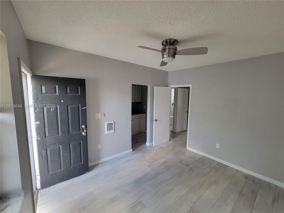 For Rent: $1,300 (1 beds, 1 baths, 600 Square Feet)