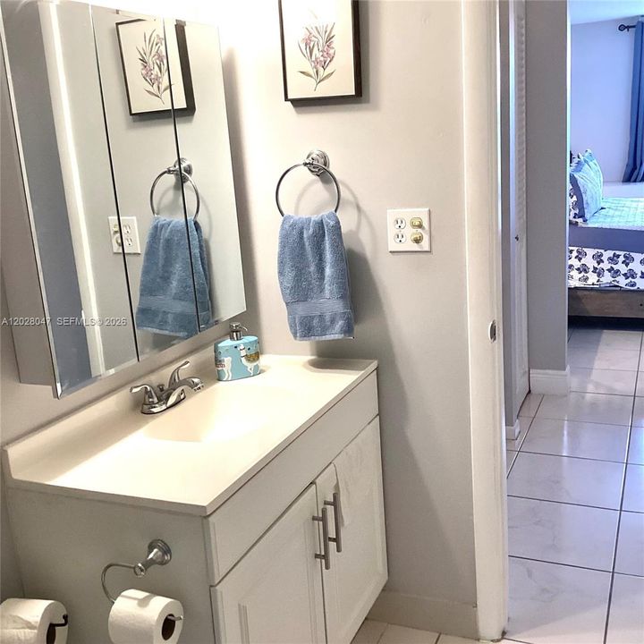 For Sale: $169,999 (1 beds, 1 baths, 800 Square Feet)