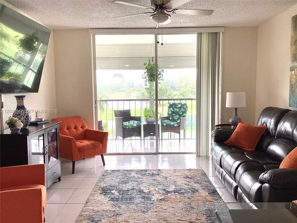 For Sale: $169,999 (1 beds, 1 baths, 800 Square Feet)