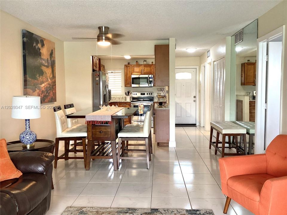 For Sale: $169,999 (1 beds, 1 baths, 800 Square Feet)