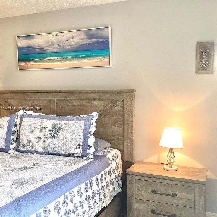 For Sale: $169,999 (1 beds, 1 baths, 800 Square Feet)