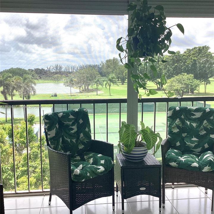 For Sale: $169,999 (1 beds, 1 baths, 800 Square Feet)