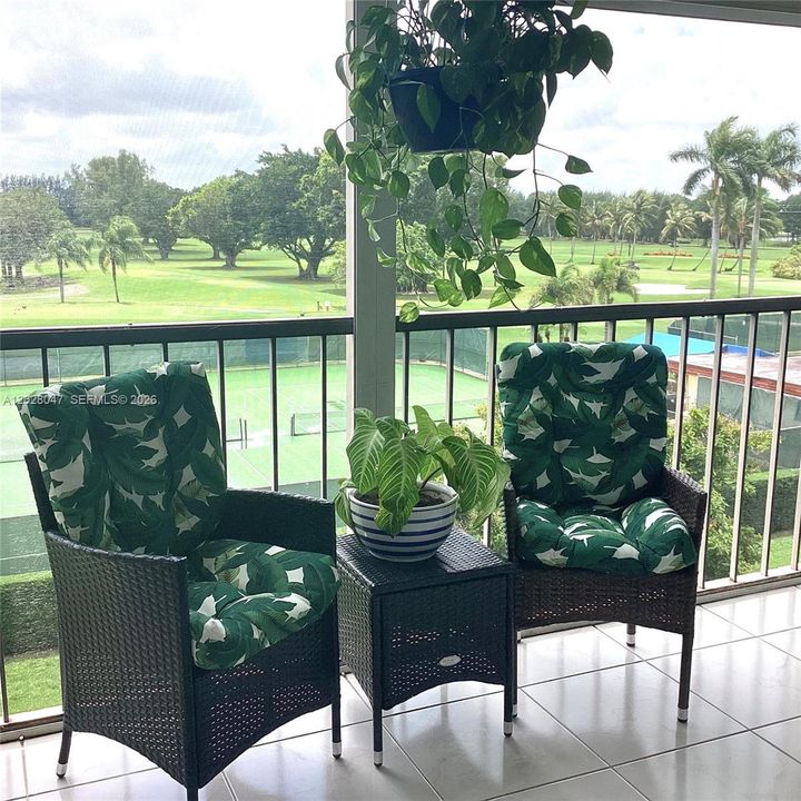 For Sale: $169,999 (1 beds, 1 baths, 800 Square Feet)