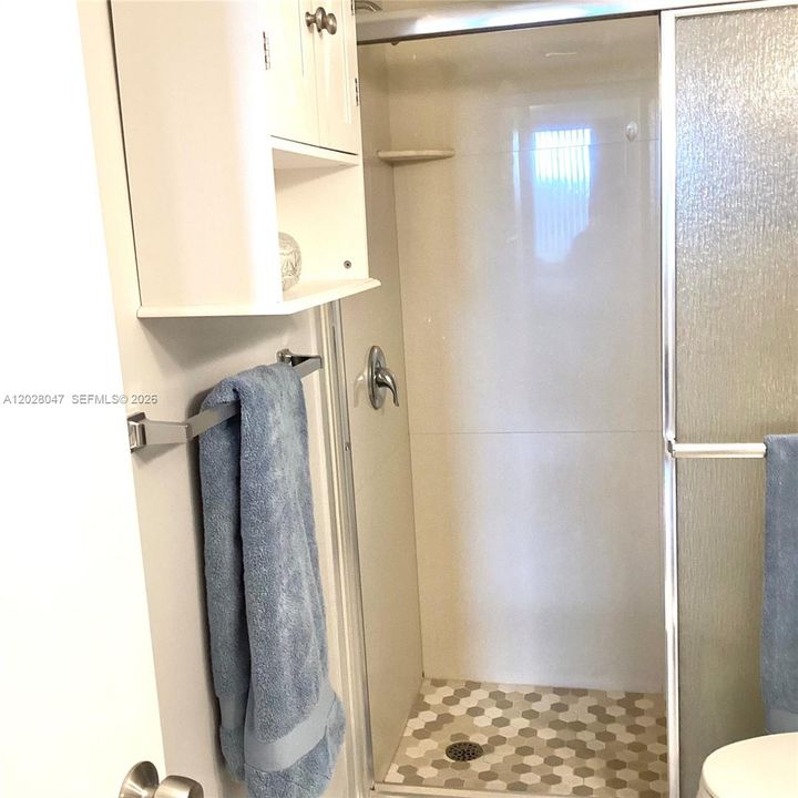 For Sale: $169,999 (1 beds, 1 baths, 800 Square Feet)
