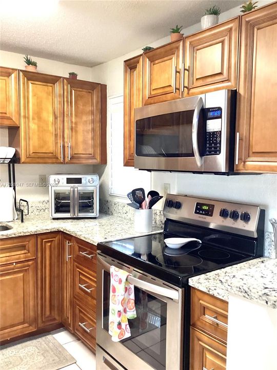 For Sale: $169,999 (1 beds, 1 baths, 800 Square Feet)