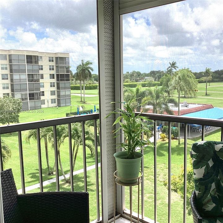 For Sale: $169,999 (1 beds, 1 baths, 800 Square Feet)