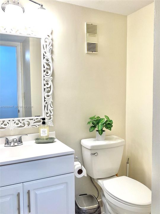 For Sale: $169,999 (1 beds, 1 baths, 800 Square Feet)