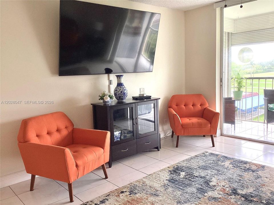 For Sale: $169,999 (1 beds, 1 baths, 800 Square Feet)