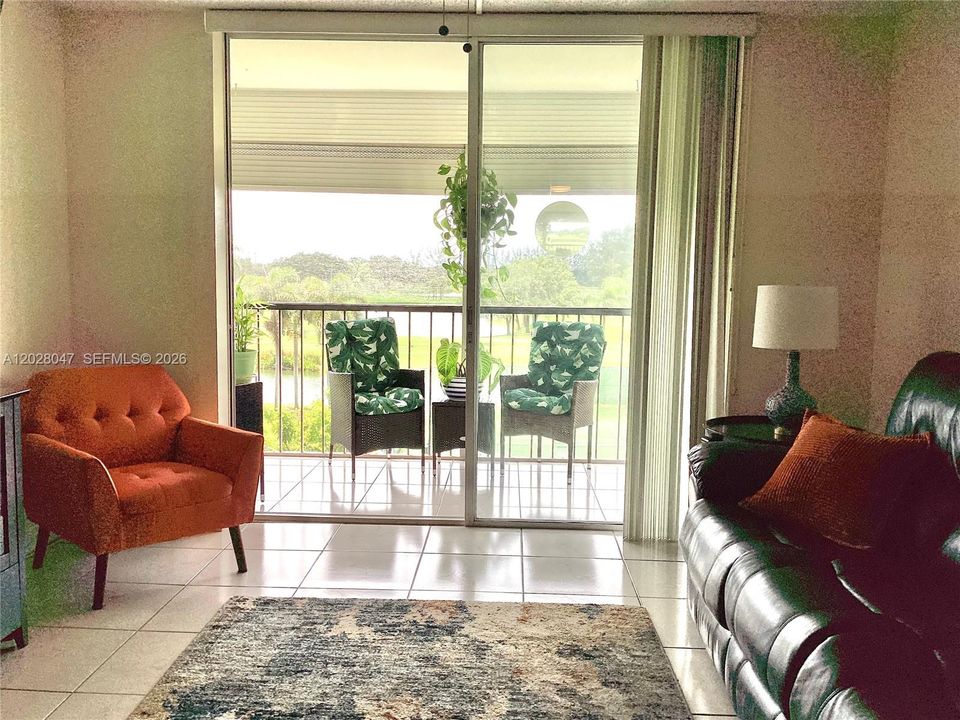 For Sale: $169,999 (1 beds, 1 baths, 800 Square Feet)