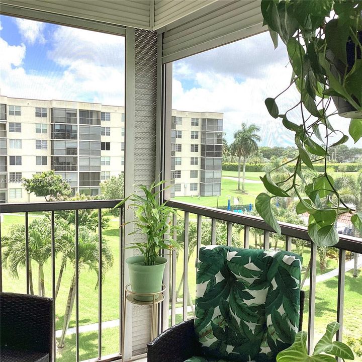 For Sale: $169,999 (1 beds, 1 baths, 800 Square Feet)