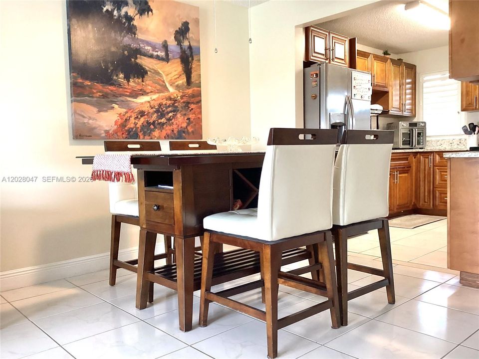 For Sale: $169,999 (1 beds, 1 baths, 800 Square Feet)