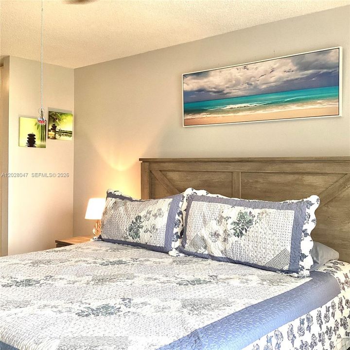 For Sale: $169,999 (1 beds, 1 baths, 800 Square Feet)
