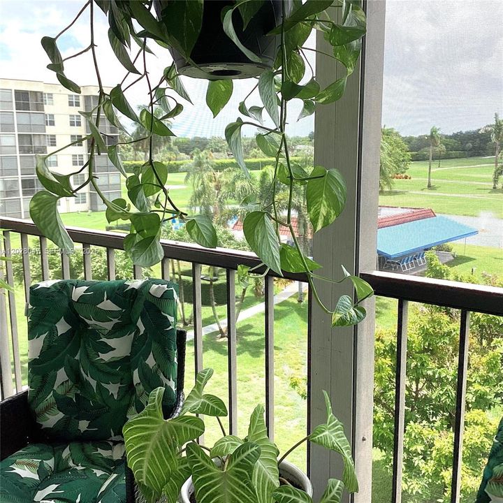 For Sale: $169,999 (1 beds, 1 baths, 800 Square Feet)