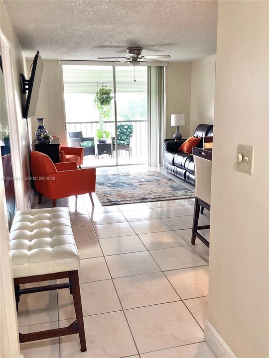 For Sale: $169,999 (1 beds, 1 baths, 800 Square Feet)