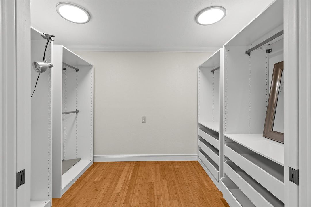 Master Walk-inCloset