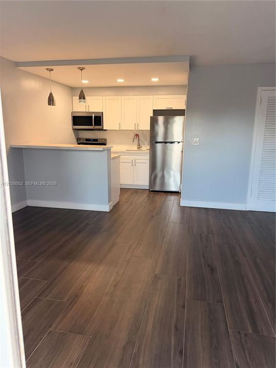 For Rent: $1,600 (0 beds, 1 baths, 460 Square Feet)