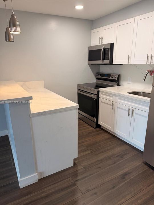 For Rent: $1,600 (0 beds, 1 baths, 460 Square Feet)