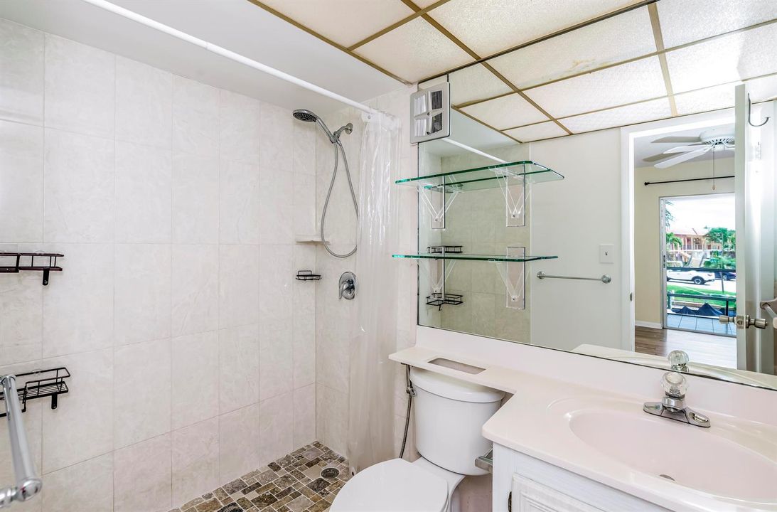 Master Bath 2600 Kanner Hwy T9 (1)