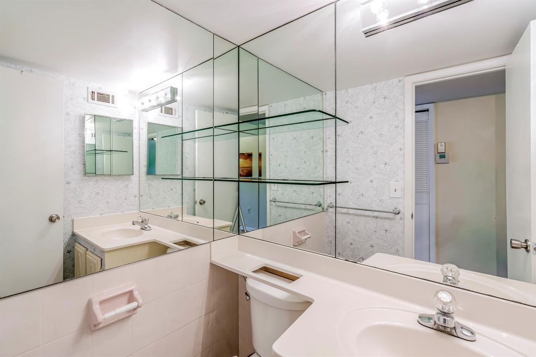 Guest Bath 2600 S Kanner Hwy T9 (1)