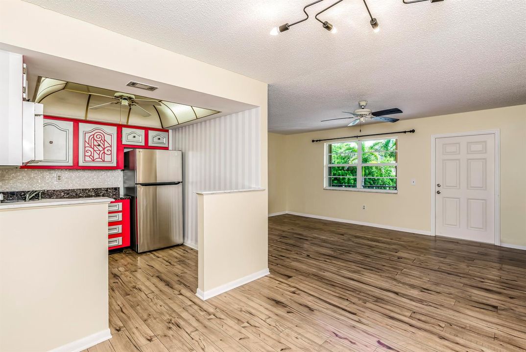 Living Room Kitchen 2600 Kanner Hwy T9