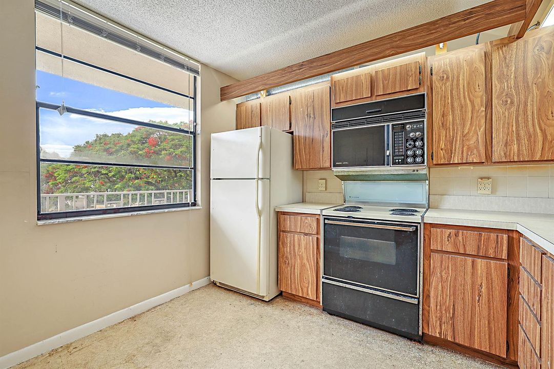 3526 Whitehall Drive # 302-16