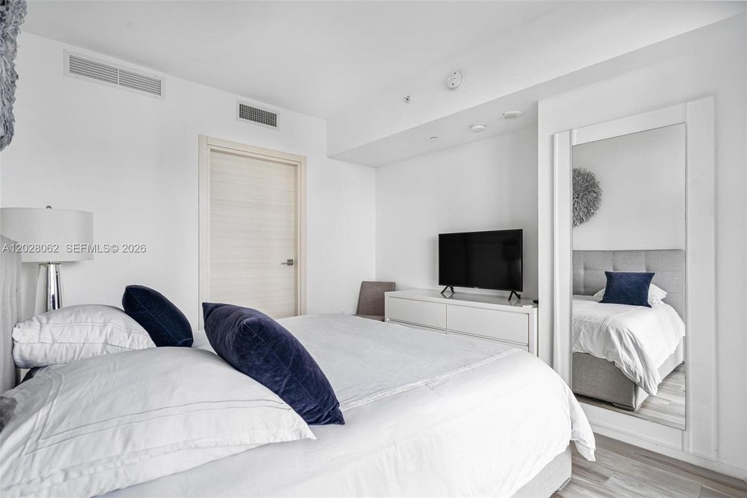 For Rent: $6,400 (2 beds, 2 baths, 1119 Square Feet)