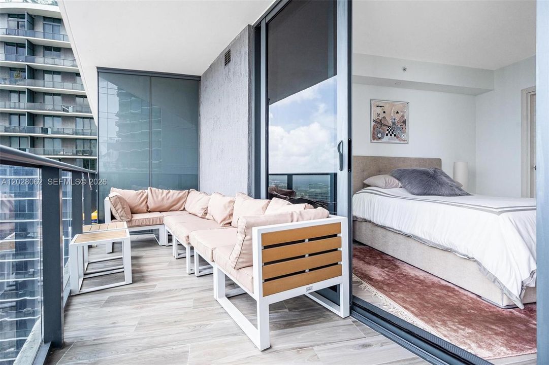 For Rent: $6,400 (2 beds, 2 baths, 1119 Square Feet)