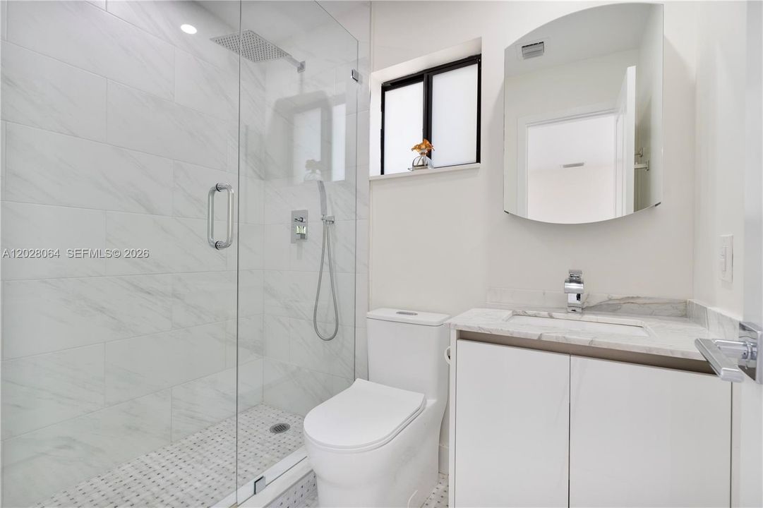 For Rent: $6,500 (4 beds, 2 baths, 1290 Square Feet)