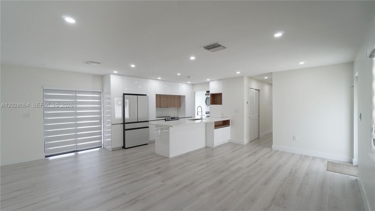 For Rent: $6,500 (4 beds, 2 baths, 1290 Square Feet)