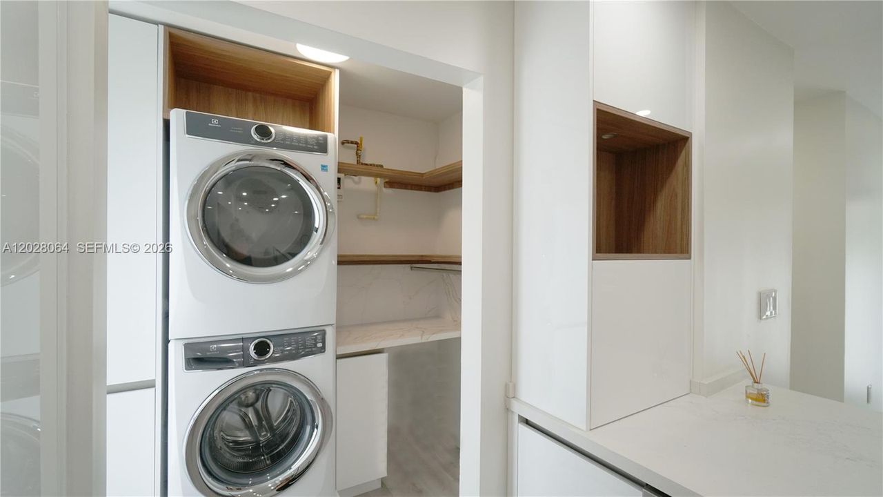 For Rent: $6,500 (4 beds, 2 baths, 1290 Square Feet)