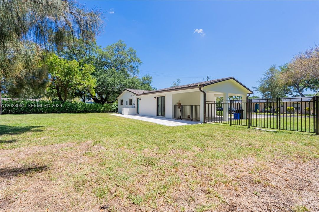 For Rent: $6,500 (4 beds, 2 baths, 1290 Square Feet)