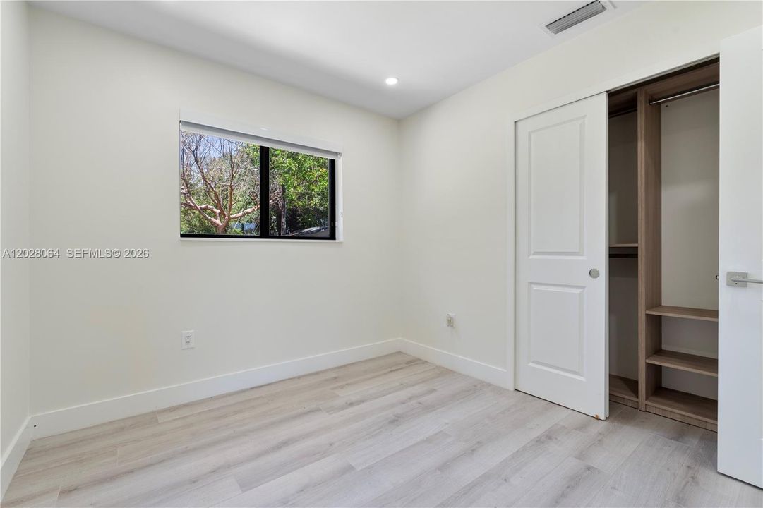For Rent: $6,500 (4 beds, 2 baths, 1290 Square Feet)