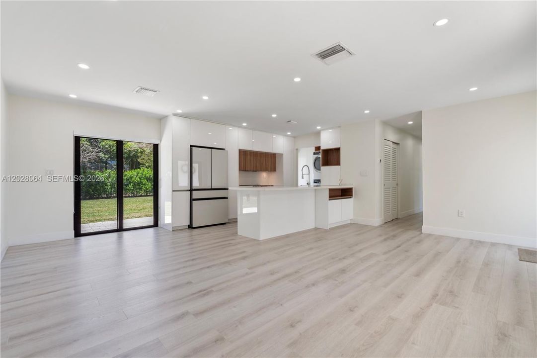 For Rent: $6,500 (4 beds, 2 baths, 1290 Square Feet)