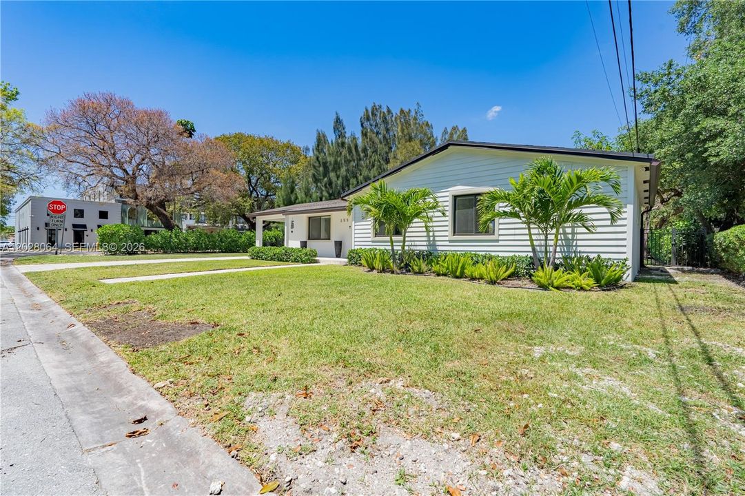 For Rent: $6,500 (4 beds, 2 baths, 1290 Square Feet)