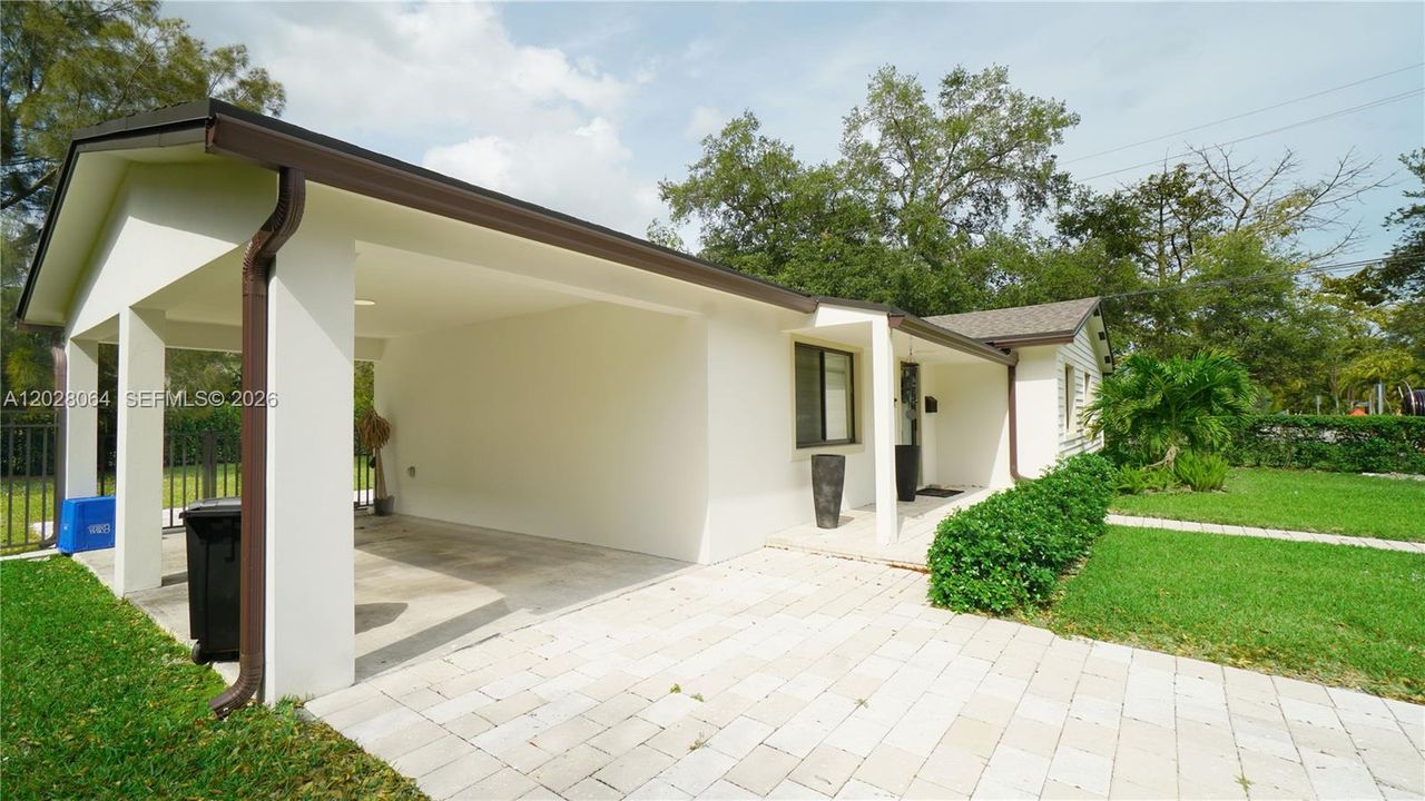 For Rent: $6,500 (4 beds, 2 baths, 1290 Square Feet)