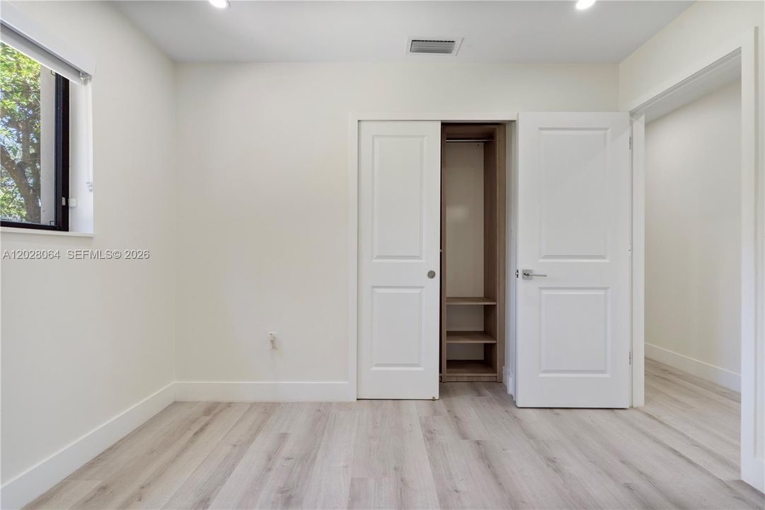 For Rent: $6,500 (4 beds, 2 baths, 1290 Square Feet)