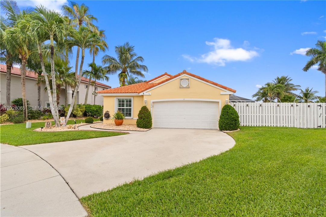 For Sale: $818,000 (3 beds, 2 baths, 1944 Square Feet)