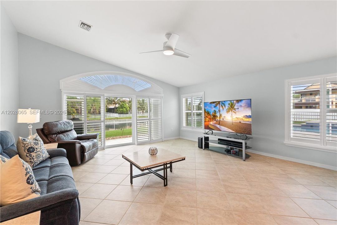 For Sale: $818,000 (3 beds, 2 baths, 1944 Square Feet)