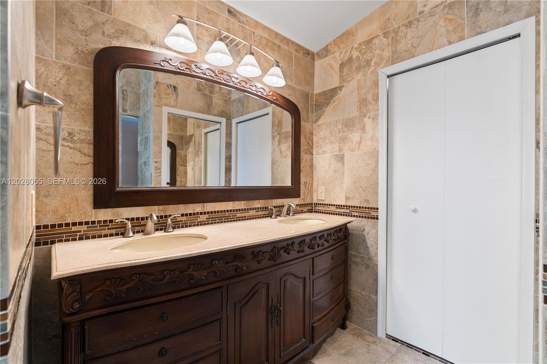 For Sale: $818,000 (3 beds, 2 baths, 1944 Square Feet)