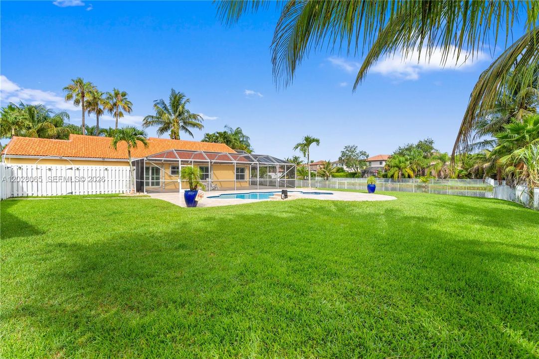 For Sale: $818,000 (3 beds, 2 baths, 1944 Square Feet)