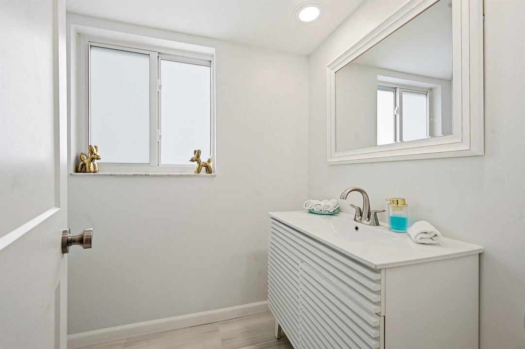 34_half bathroom