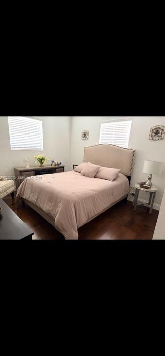 For Rent: $3,399 (3 beds, 1 baths, 1108 Square Feet)