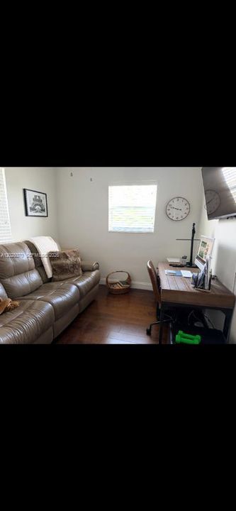 For Rent: $3,399 (3 beds, 1 baths, 1108 Square Feet)