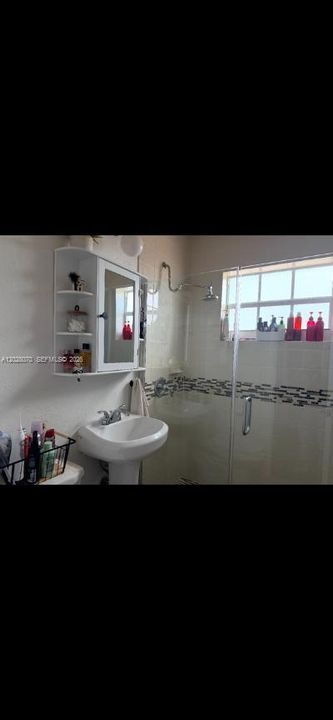 For Rent: $3,399 (3 beds, 1 baths, 1108 Square Feet)