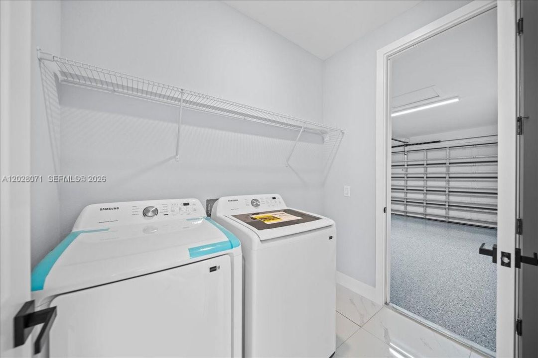 Под контрактом: $449,900 (3 спален, 2 ванн, 1655 Квадратных фут)