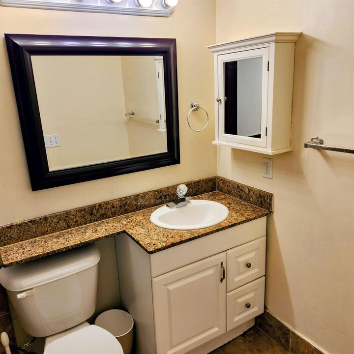 Full M. Bathroom