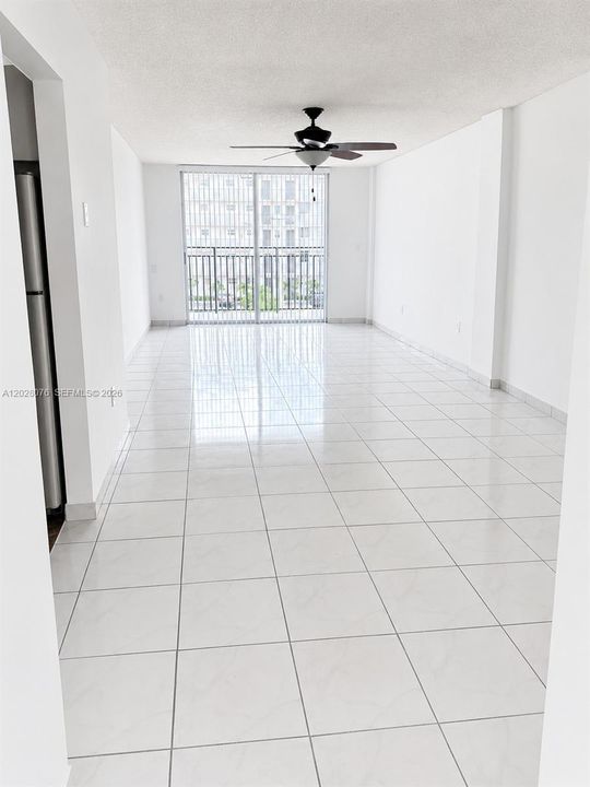 For Rent: $2,000 (2 beds, 2 baths, 1135 Square Feet)