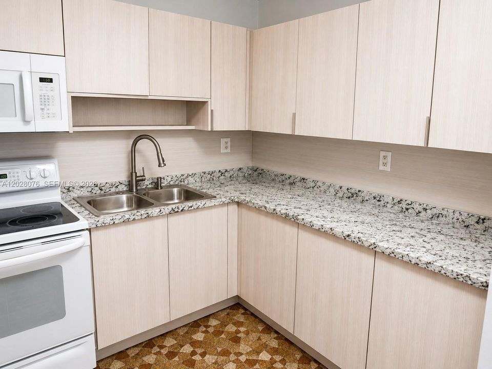 For Rent: $2,000 (2 beds, 2 baths, 1135 Square Feet)