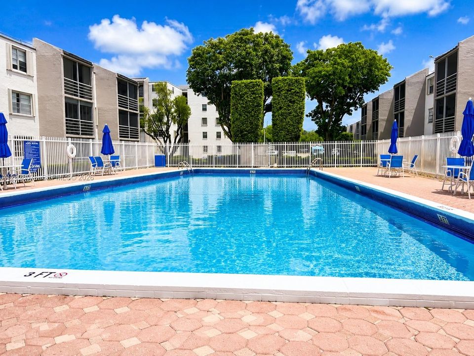 For Rent: $2,000 (2 beds, 2 baths, 1135 Square Feet)