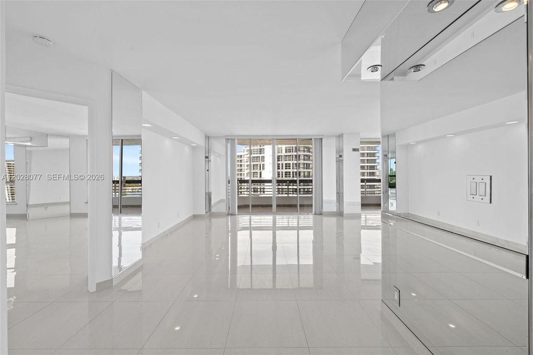 For Sale: $649,000 (2 beds, 2 baths, 1403 Square Feet)